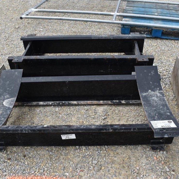 FERTILIZER TANK BRACKETS 45195