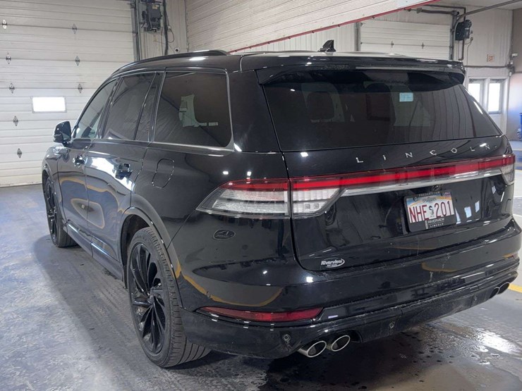 2023-lincoln-aviator-image-3
