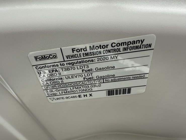 2020-ford-explorer-image-18