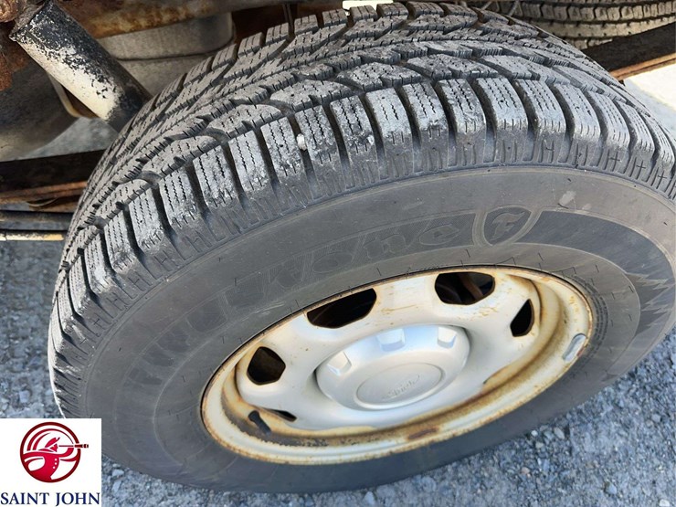 2014-ford-f150-xl-image-10