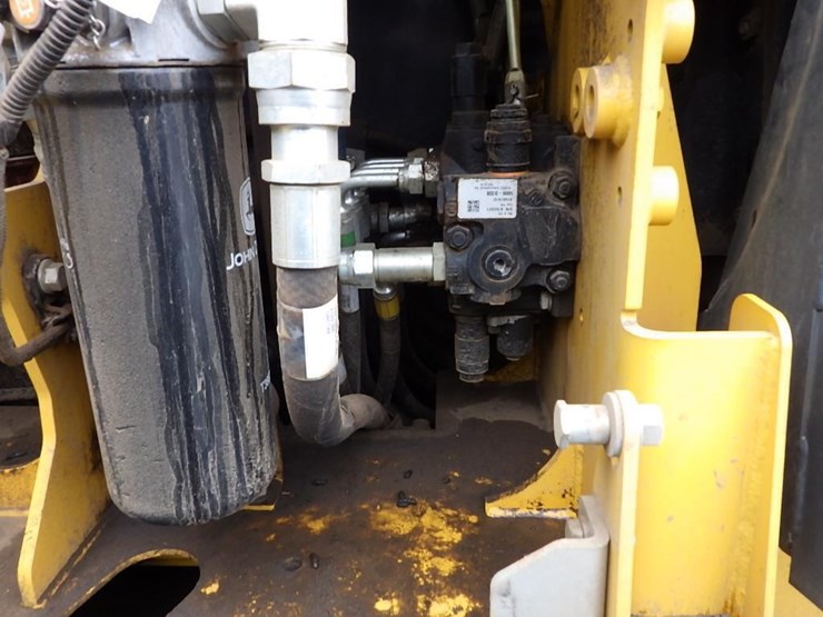 2016-deere-650k-image-30