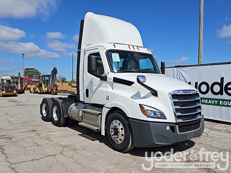 2020-freightliner-cascadia-126-image-6
