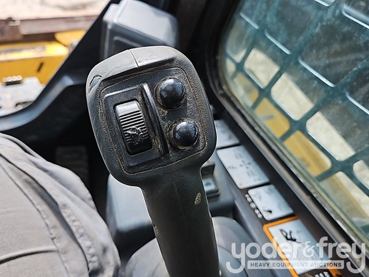 2021-deere-331g-image-22