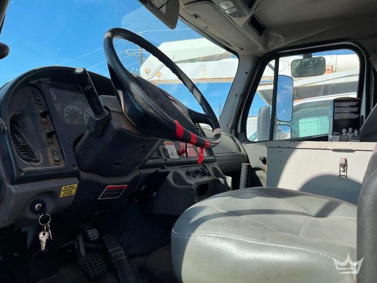 freightliner-m2-106-image-24