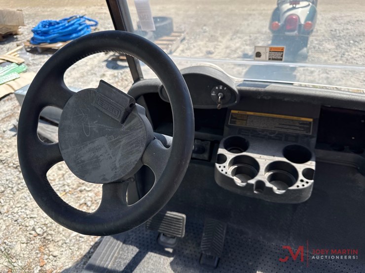 e-z-go-electric-golf-cart-image-13