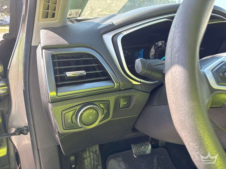 2014-ford-fusion-sedan-image-15