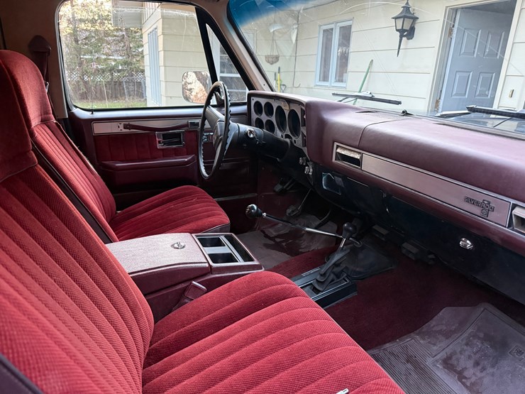 1985-chevrolet-suburban-image-11