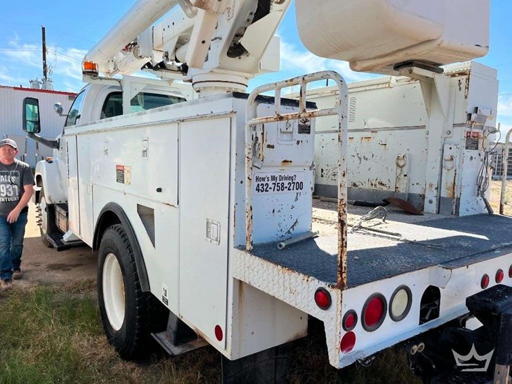 2006-chevrolet-c7500-altec-l42m-42ft.-bucket-truck-image-3