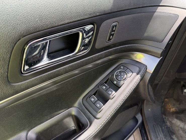 2018-ford-explorer-image-24