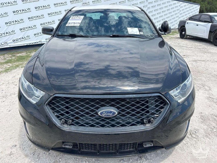 2018-ford-taurus-sedan.-image-24