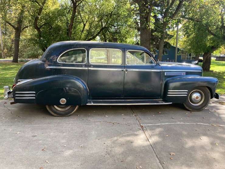 1941-cadillac-fleetwood-limousine-image-1