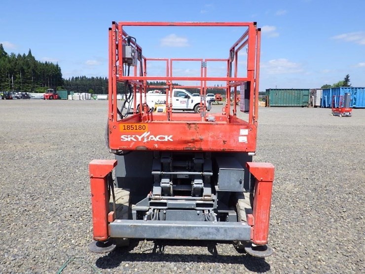 2019-skyjack-sj6826rt-image-2
