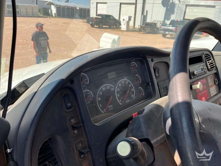 freightliner-m2-106-image-23