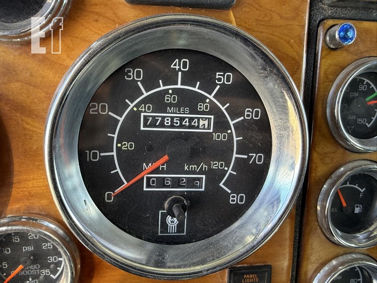 2001-kenworth-w900-image-65
