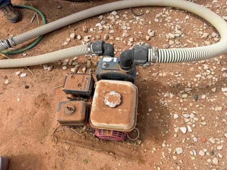 1350-gallon-poly-tank,-inductor,-pump-image-3