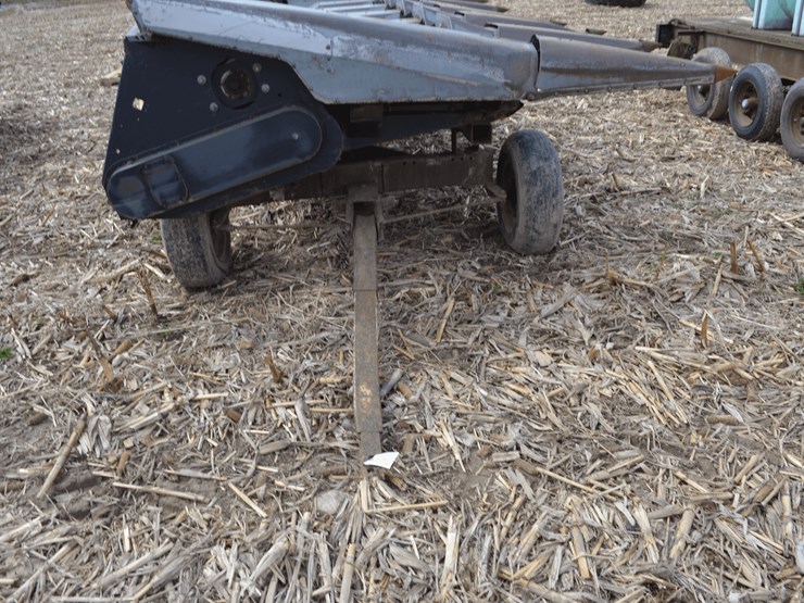 6-row-corn-head-with-wagon-gear-for-transport-image-2