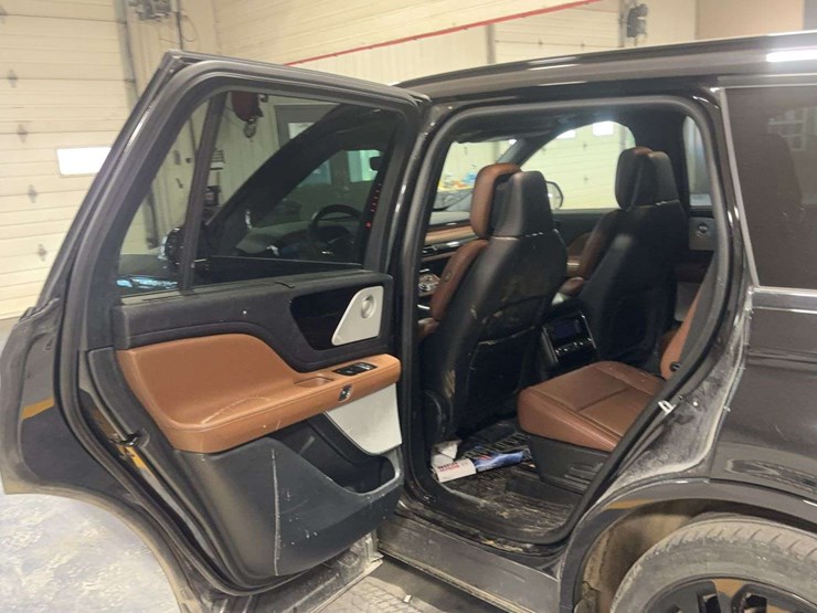 2023-lincoln-aviator-image-12