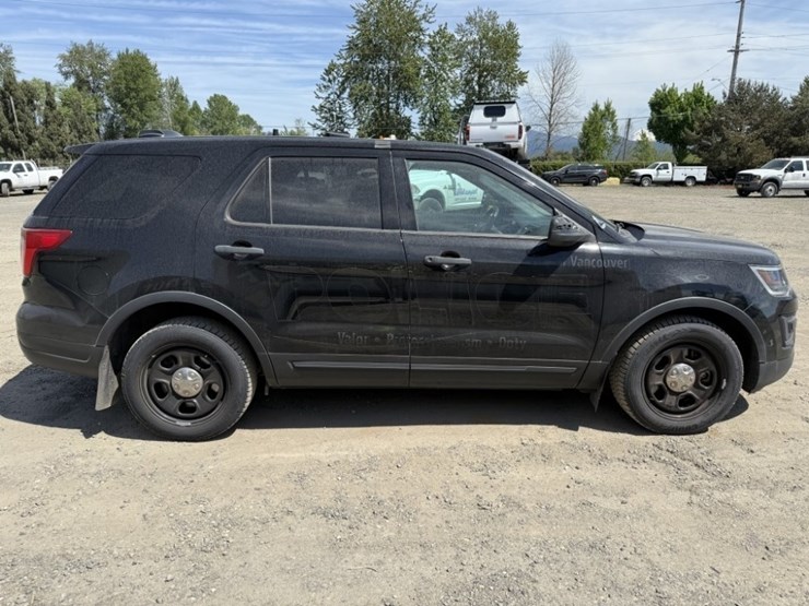 2018-ford-explorer-image-3