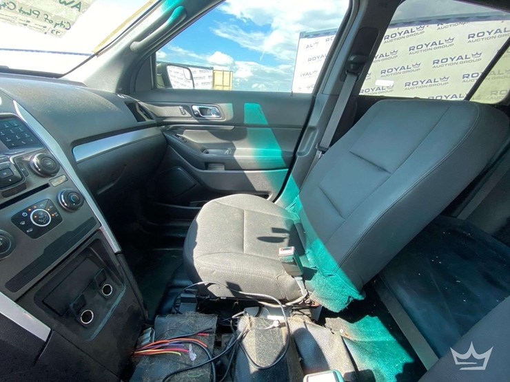 2015-ford-explorer-image-18