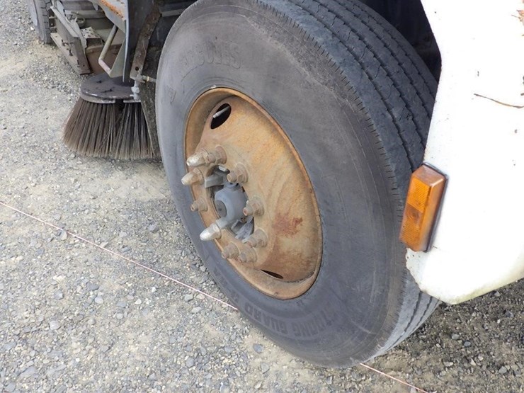2003-freightliner-fc70-image-31