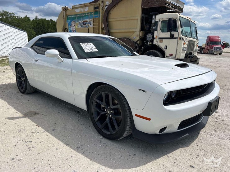 2023-dodge-challenger-coupe-image-2