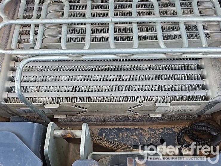 2021-deere-331g-image-12