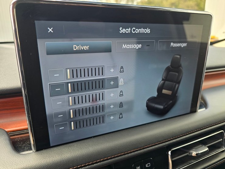 2024-lincoln-aviator-image-36