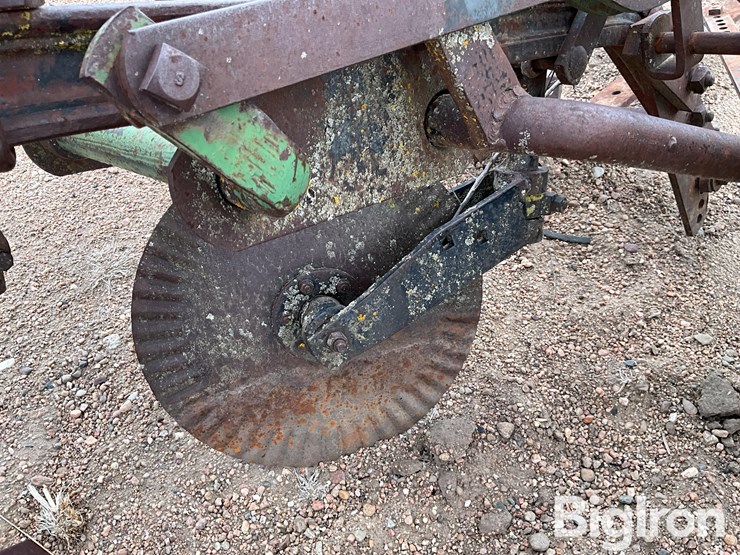 john-deere-3-bottom-plow-image-17