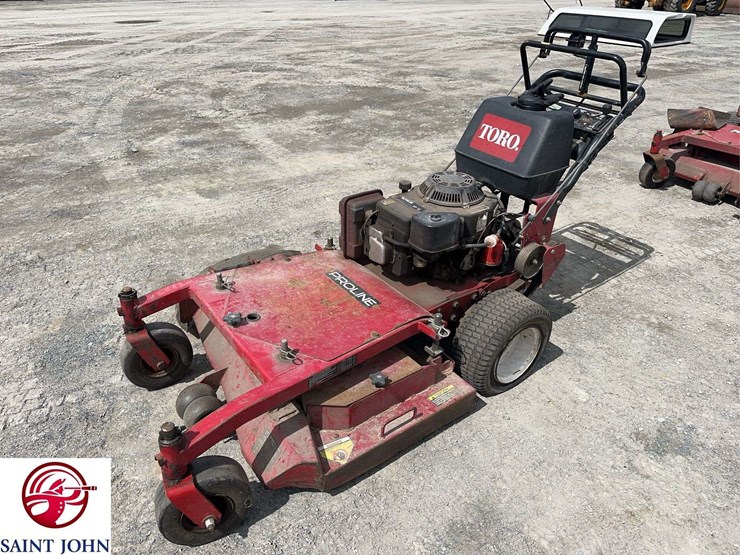 toro-proline-30317-commercial-walk-behind-mower-image-1