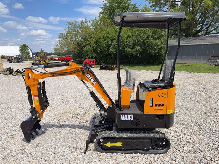 2026-miva-va13-mini-excavator-image-2