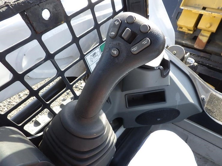 2022-bobcat-t550-image-38