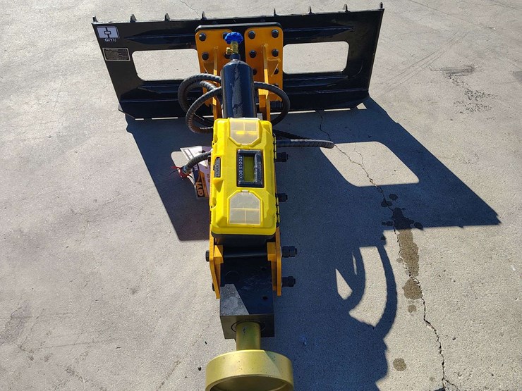 heavy-duty-skid-steer-post-driver-(new/unused)-image-2