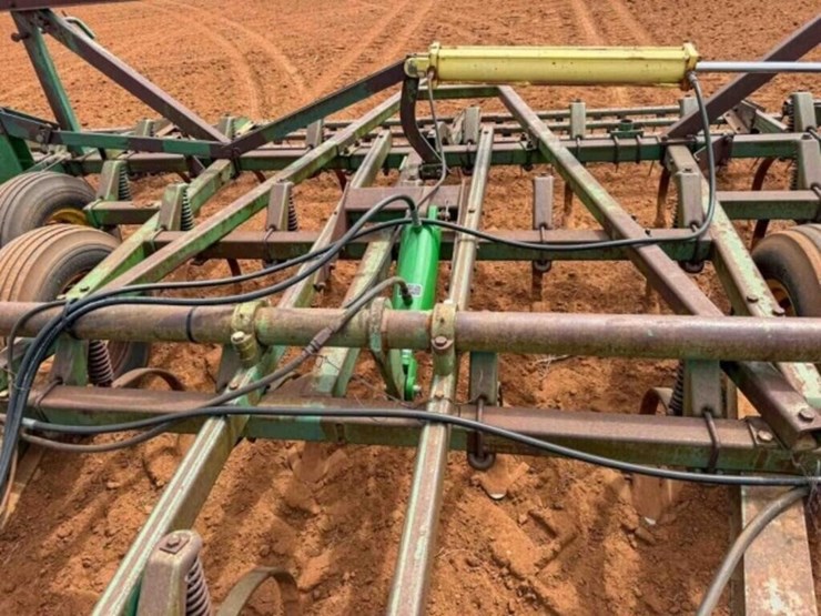 john-deere-4010-image-5