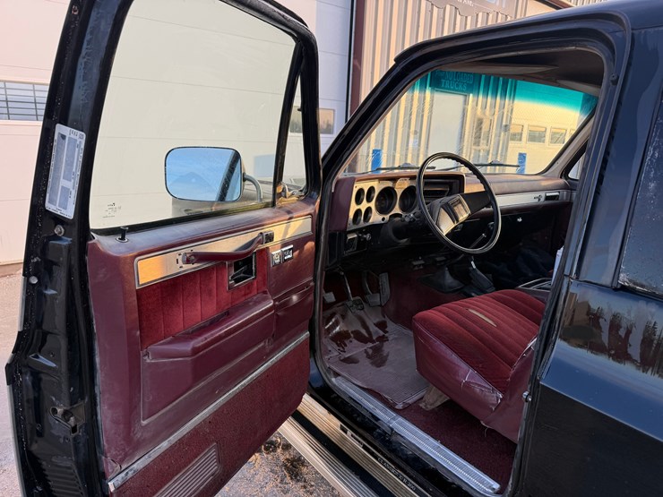 1985-chevrolet-suburban-image-5