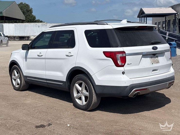 2016-ford-explorer-image-4