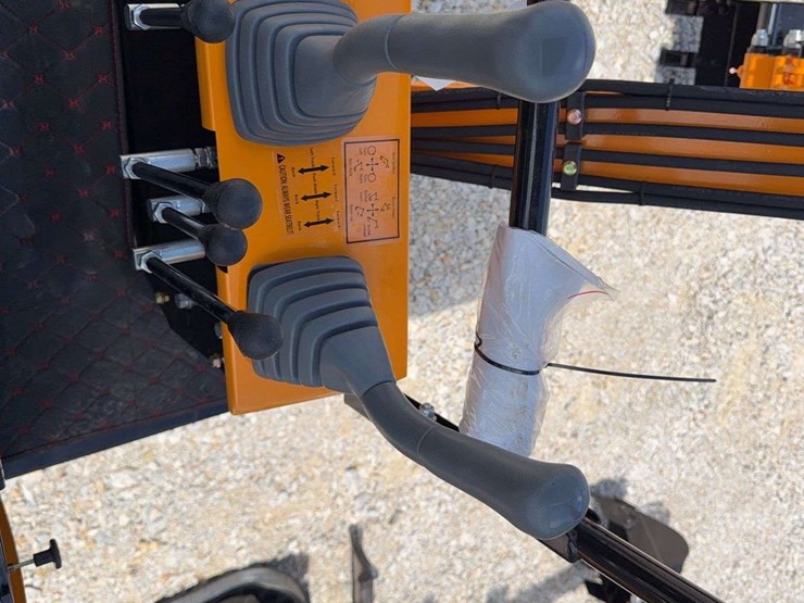 2026-miva-va13-mini-excavator-image-14