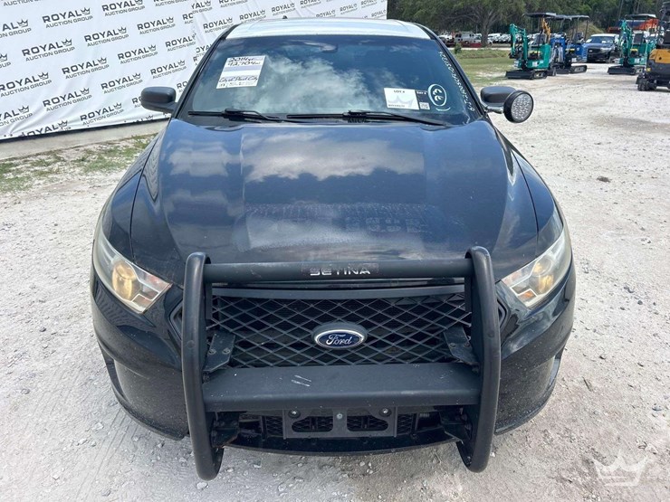 2014-ford-taurus-sedan-image-22