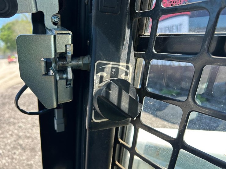 2021-bobcat-t595-image-21