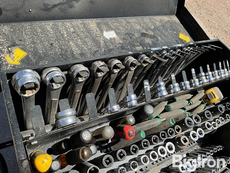 cpl-fully-stocked-triangle-toolbox-&-receiver-mounted-vice-image-12