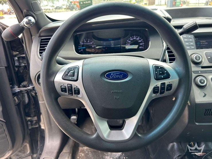2018-ford-taurus-sedan.-image-13