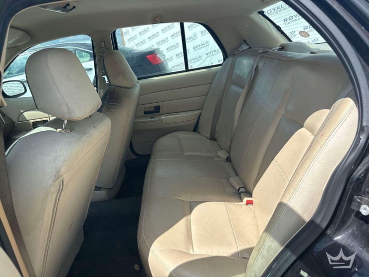 2007-ford-crown-victoria-sedan-image-20