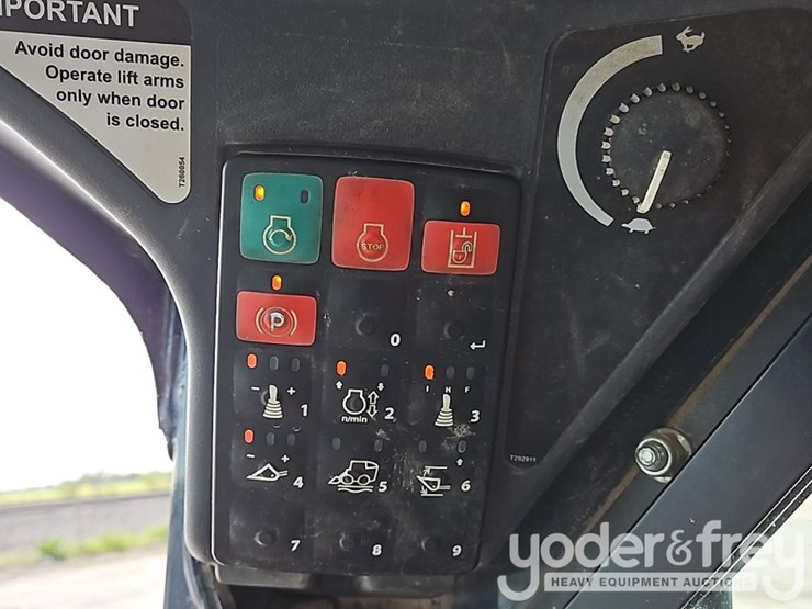 2021-deere-331g-image-15