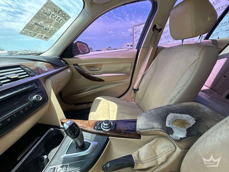 2013-bmw-328i-sedan-image-12