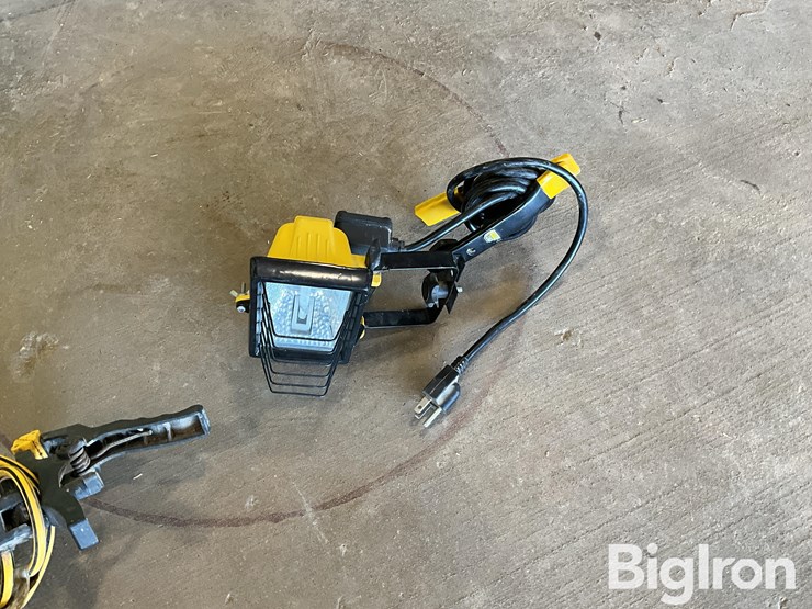 power-light-flood-light-tripod-image-15