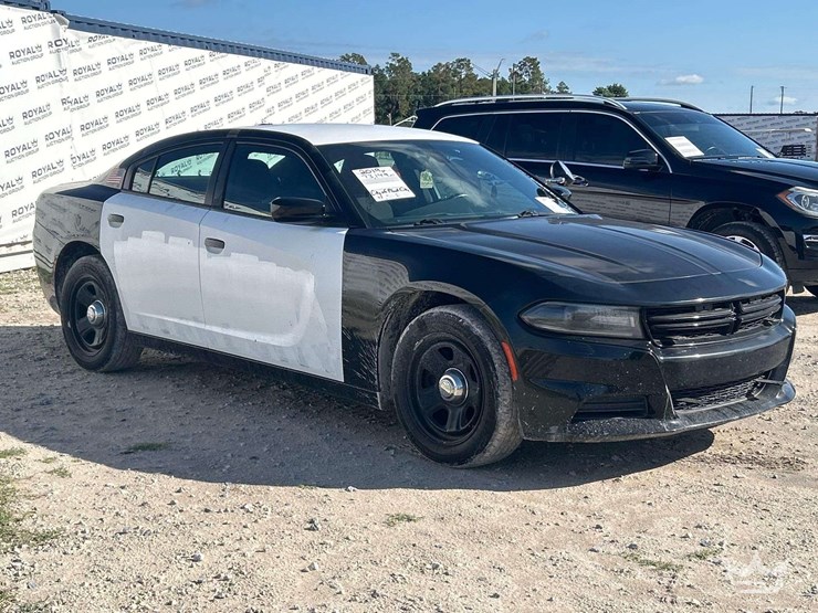 2019-dodge-charger-sedan-image-3