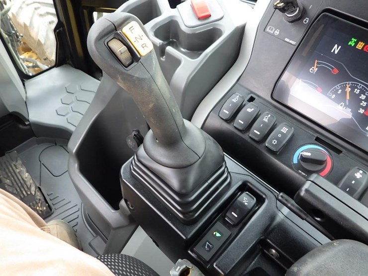 2023-caterpillar-420-xe-image-51