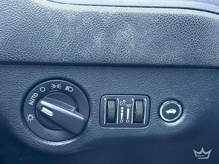 2018-dodge-charger-sedan-image-11