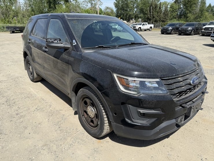 2018-ford-explorer-image-2