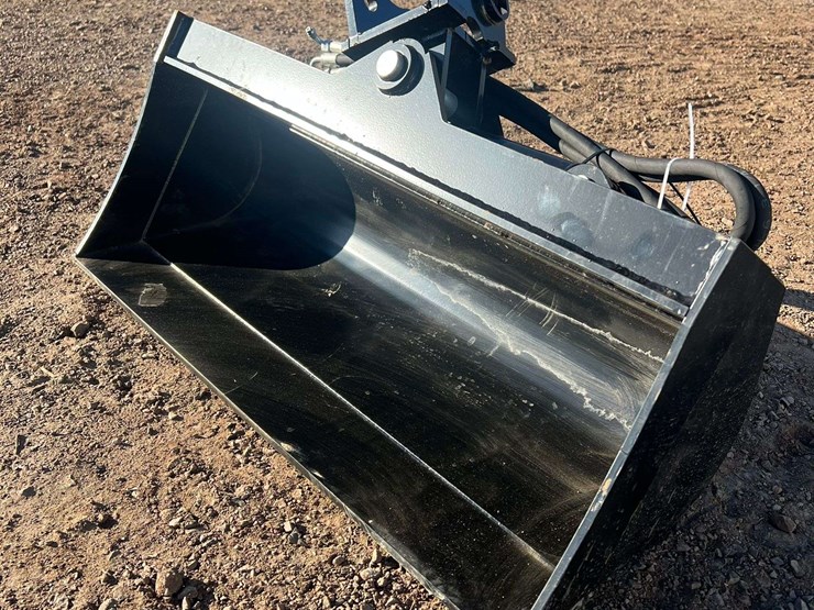 32-in-heavy-duty-hydraulic-tilting-and-slope-cutting-mini-excavator-bucket-(new/unused)-image-1