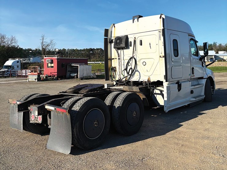 2019-freightliner-cascadia-126-image-4